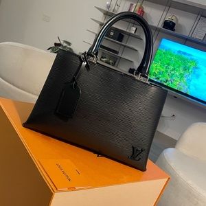 SOLD ***** Louis Vuitton Epi Kleber PM